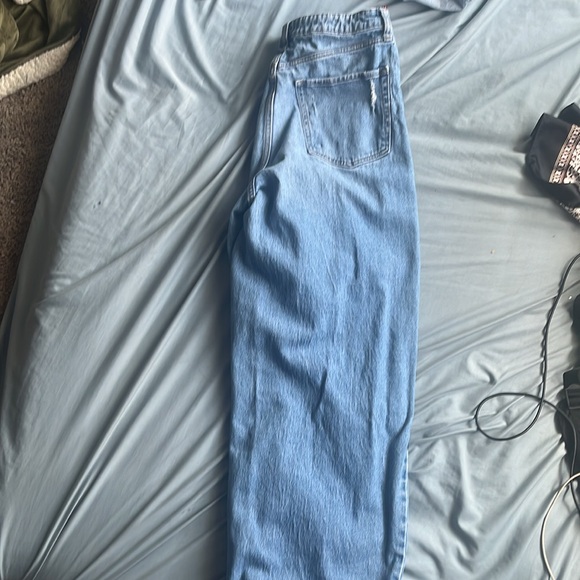 A blue/gray undertone, ripped jeans,high rise, functional jean baggy jean,cottom - Picture 6 of 11